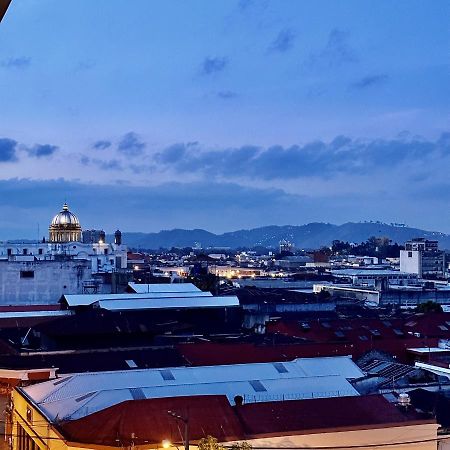 Entre Rosas Y Flores Guatemala-Stadt Exterior foto